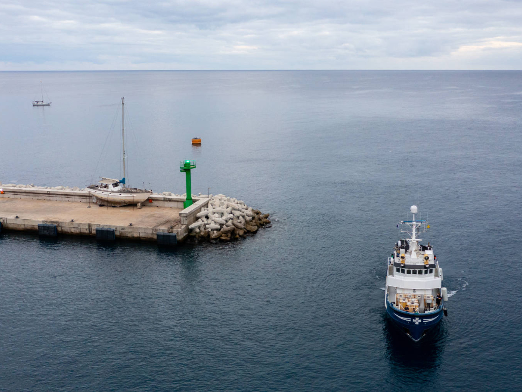 astra 16 -AW Shipping Ship Management london lowescroft southhampton barrow-in-furness big